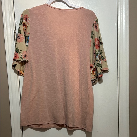 BOGO Free - Women's Pink Floral Sleeve Top - Picture 4 of 4